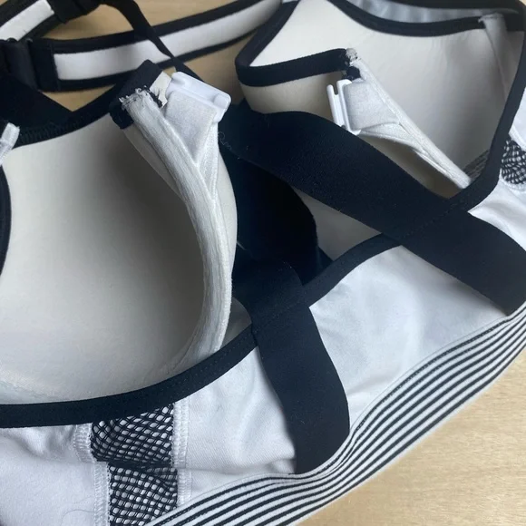 VSX Victoria’s Secret Sports Bra size 36B - Picture 4 of 7